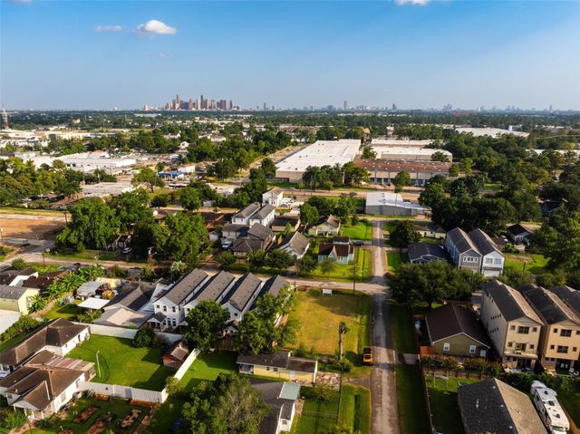 4420 Ashland Street, Houston, TX 77018