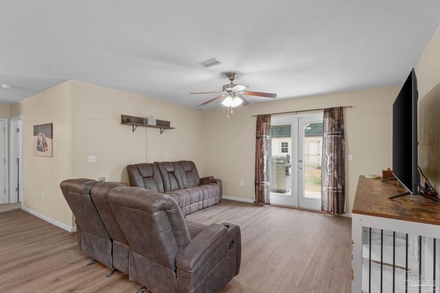 5898 Little Leaf Ct, Milton, FL 32570