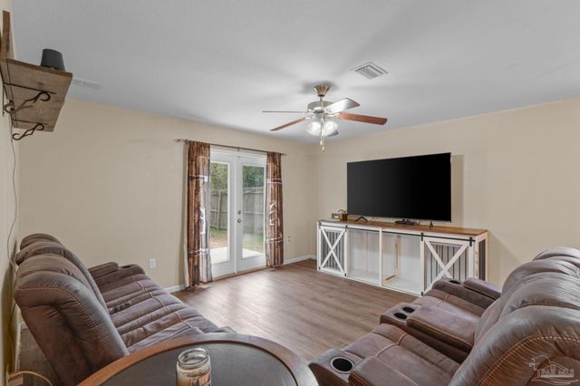 5898 Little Leaf Ct, Milton, FL 32570