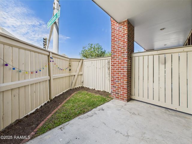 1127 Camellia Boulevard H1, Lafayette, LA 70508