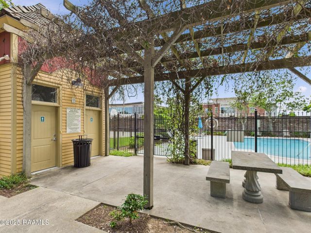 1127 Camellia Boulevard H1, Lafayette, LA 70508