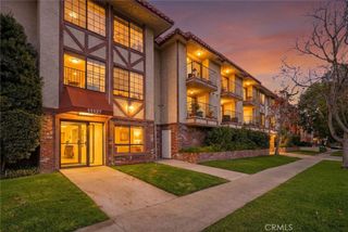 11127 La Maida 9, North Hollywood, CA 91601