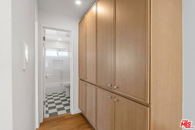 4442 Kingswell Avenue 6, Los Angeles, CA 90027
