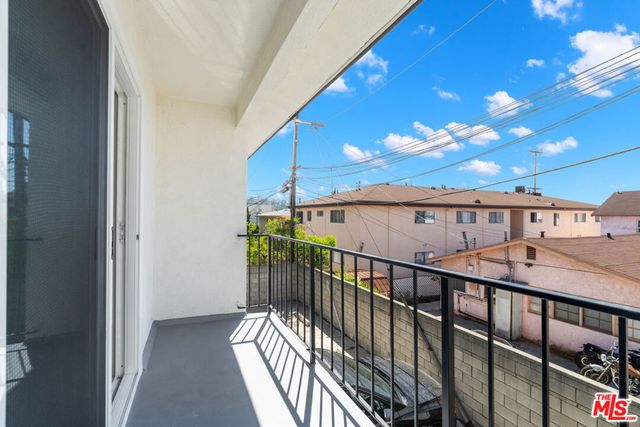 4442 Kingswell Avenue 6, Los Angeles, CA 90027