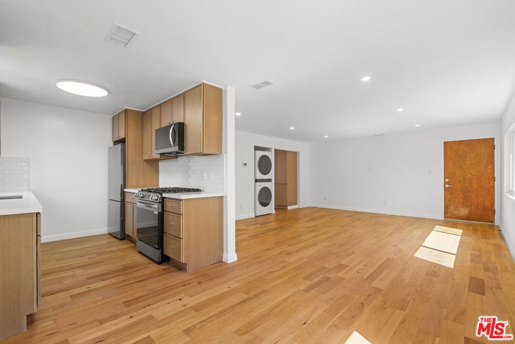 4442 Kingswell Avenue 6, Los Angeles, CA 90027