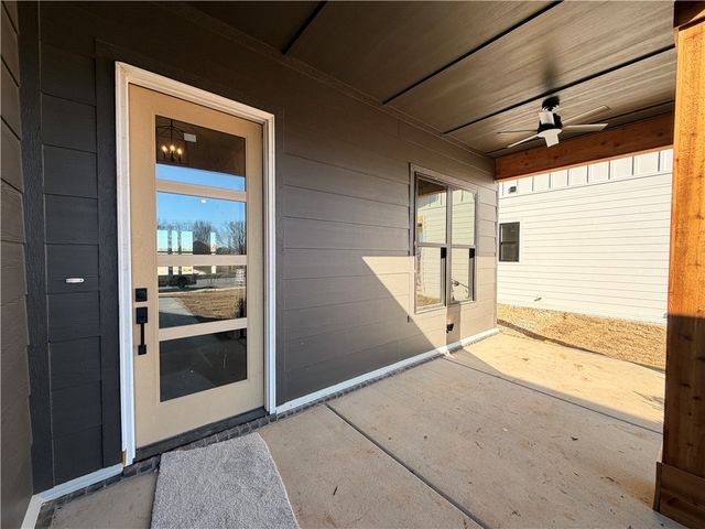 6014 S 40th Place, Rogers, AR 72758