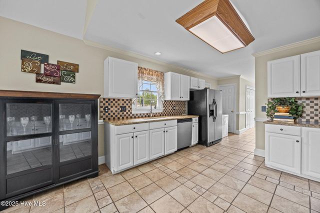 102 White Oak Drive, Greenville, NC 27858