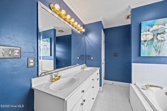 102 White Oak Drive, Greenville, NC 27858