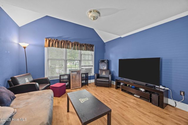 102 White Oak Drive, Greenville, NC 27858