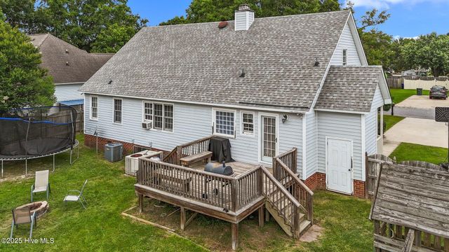 102 White Oak Drive, Greenville, NC 27858