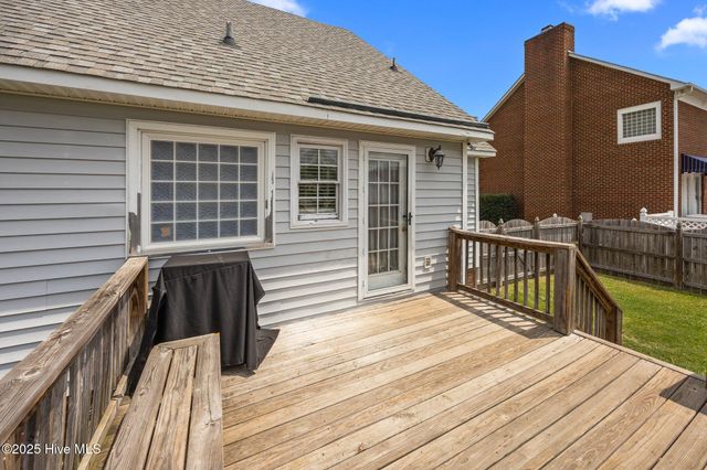 102 White Oak Drive, Greenville, NC 27858