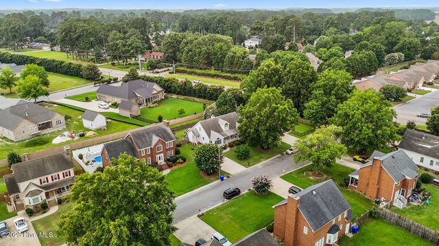102 White Oak Drive, Greenville, NC 27858