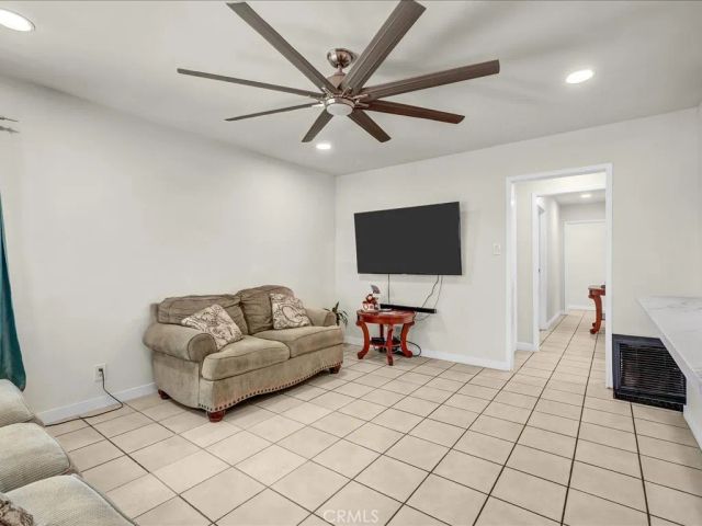 5072 Gardenia, Long Beach, CA 90807