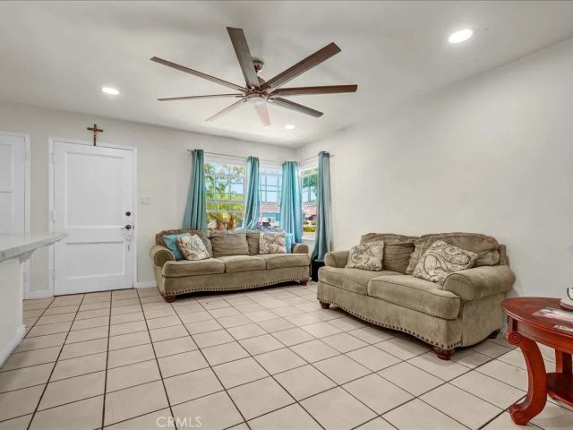 5072 Gardenia, Long Beach, CA 90807