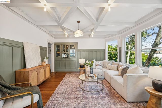 1138 Bella Vista Ave, Oakland, CA 94610