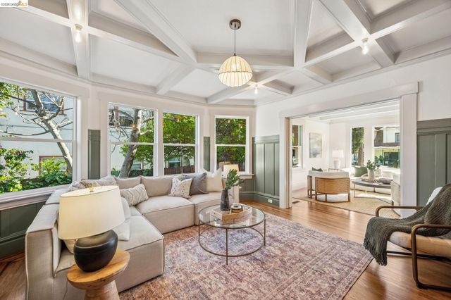 1138 Bella Vista Ave, Oakland, CA 94610