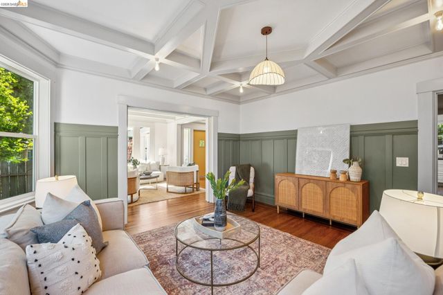 1138 Bella Vista Ave, Oakland, CA 94610