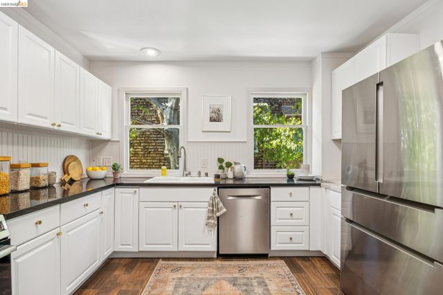 1138 Bella Vista Ave, Oakland, CA 94610