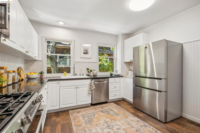 1138 Bella Vista Ave, Oakland, CA 94610