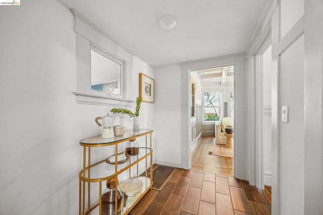 1138 Bella Vista Ave, Oakland, CA 94610