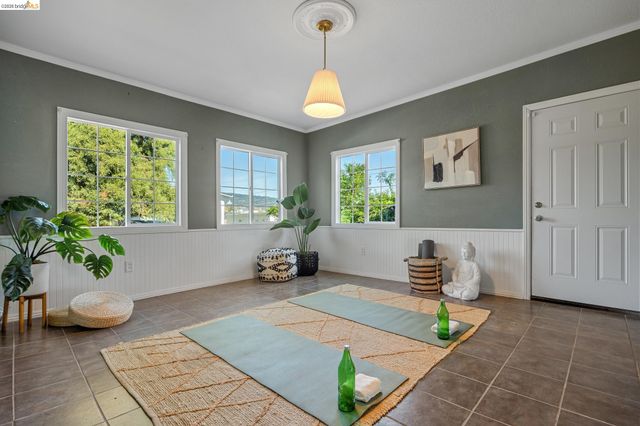 1138 Bella Vista Ave, Oakland, CA 94610