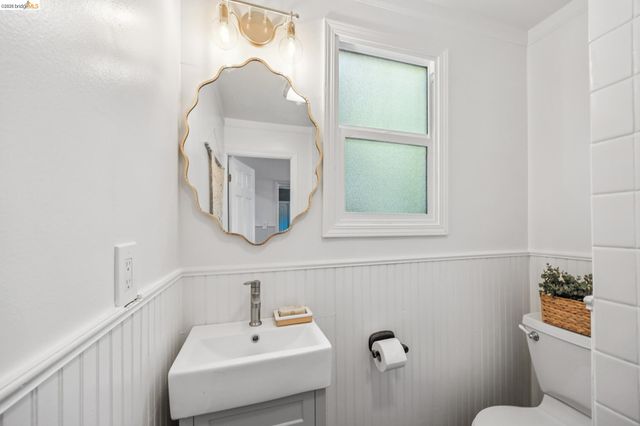 1138 Bella Vista Ave, Oakland, CA 94610