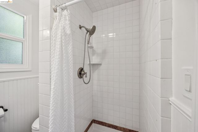 1138 Bella Vista Ave, Oakland, CA 94610