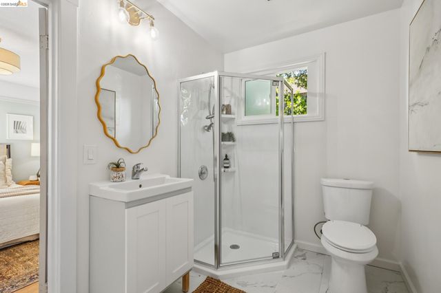 1138 Bella Vista Ave, Oakland, CA 94610