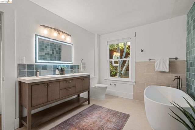 1138 Bella Vista Ave, Oakland, CA 94610