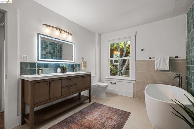 1138 Bella Vista Ave, Oakland, CA 94610