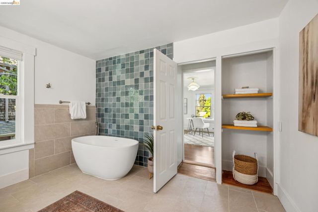 1138 Bella Vista Ave, Oakland, CA 94610