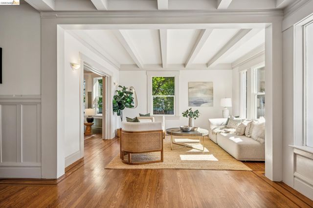 1138 Bella Vista Ave, Oakland, CA 94610