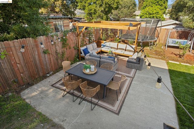 1138 Bella Vista Ave, Oakland, CA 94610