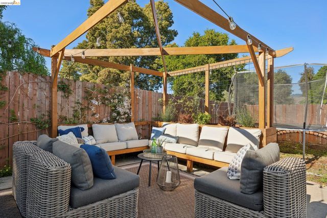 1138 Bella Vista Ave, Oakland, CA 94610