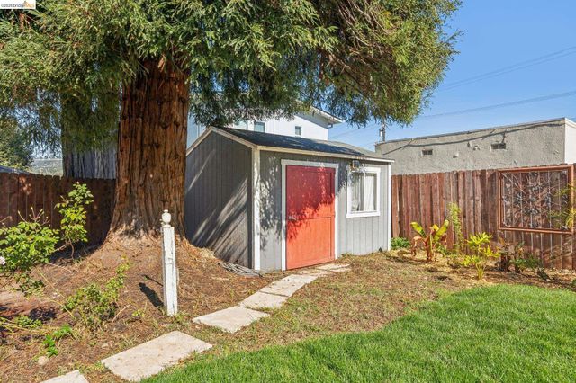 1138 Bella Vista Ave, Oakland, CA 94610