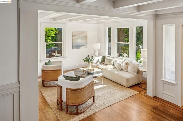 1138 Bella Vista Ave, Oakland, CA 94610