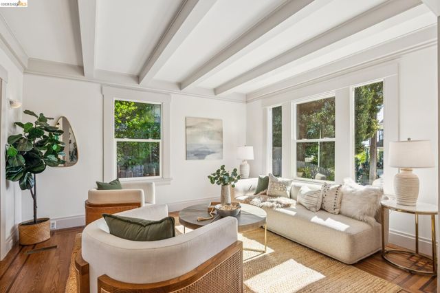 1138 Bella Vista Ave, Oakland, CA 94610