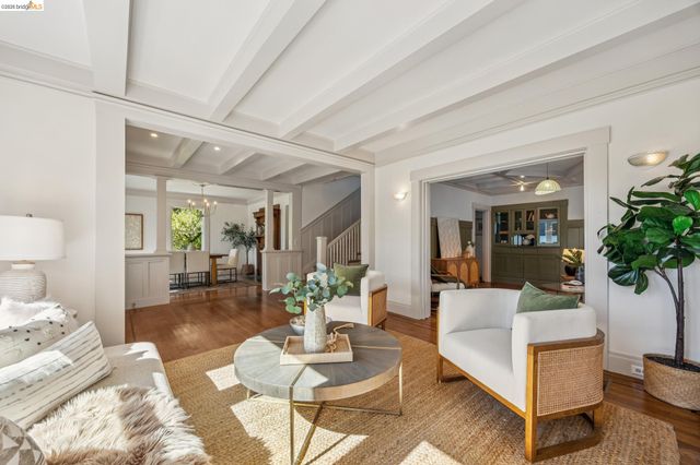 1138 Bella Vista Ave, Oakland, CA 94610