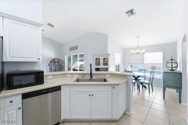 2625 NE 19th PL, Cape Coral, FL 33909