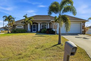 2625 NE 19th PL, Cape Coral, FL 33909