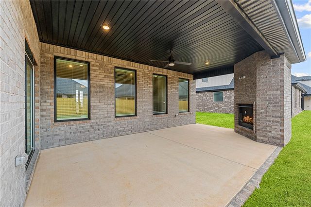 1504 Crystal Clear Lane, Cave Springs, AR 72718