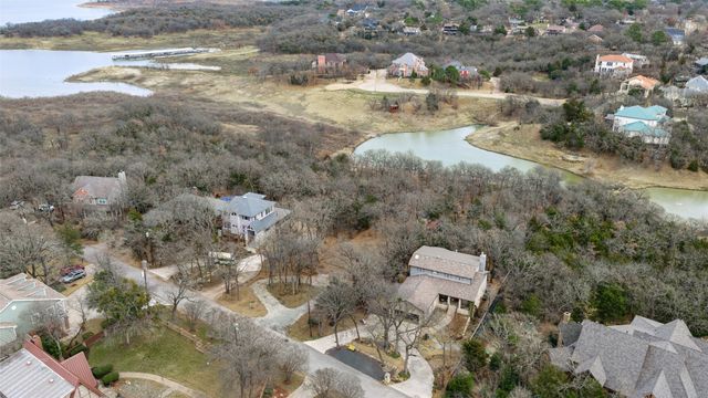 2936 Peninsula Drive, Grapevine, TX 76051