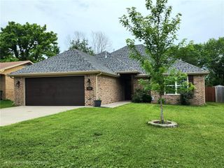 1708 S Anthony Drive, Rogers, AR 72756