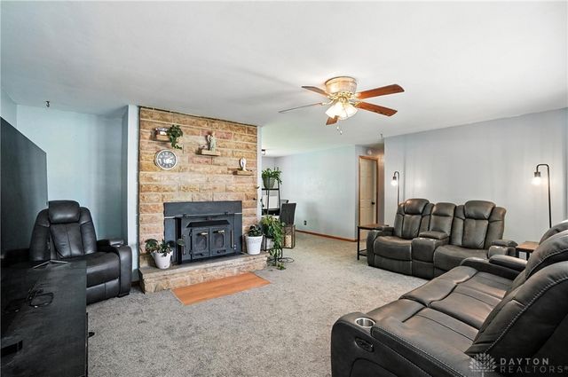 221 Royal Lane, Enon Vlg, OH 45323