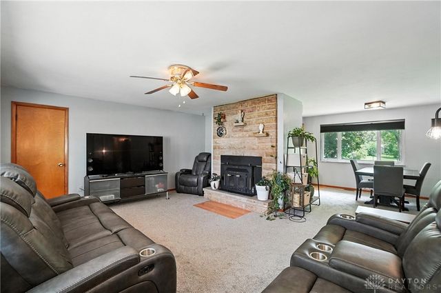 221 Royal Lane, Enon Vlg, OH 45323