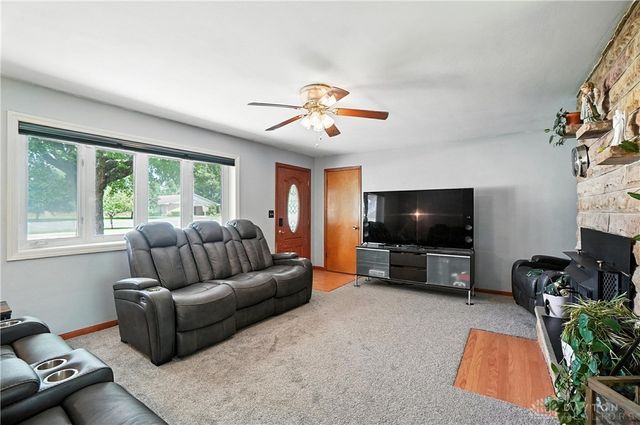 221 Royal Lane, Enon Vlg, OH 45323