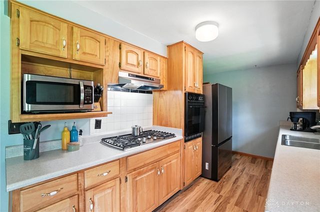221 Royal Lane, Enon Vlg, OH 45323
