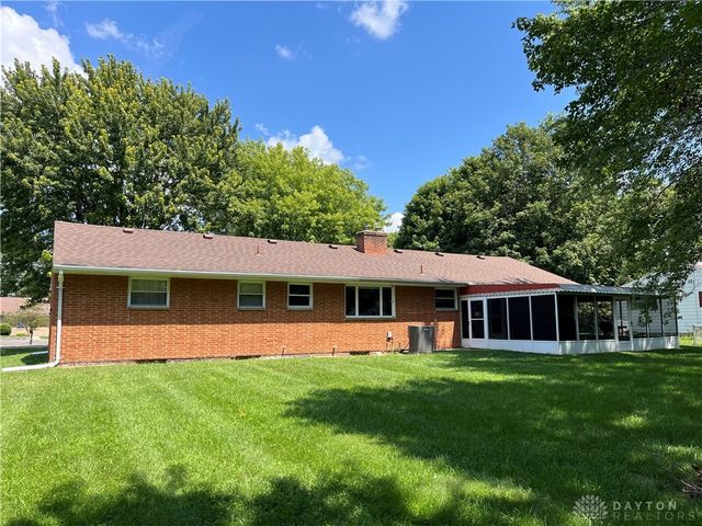 221 Royal Lane, Enon Vlg, OH 45323