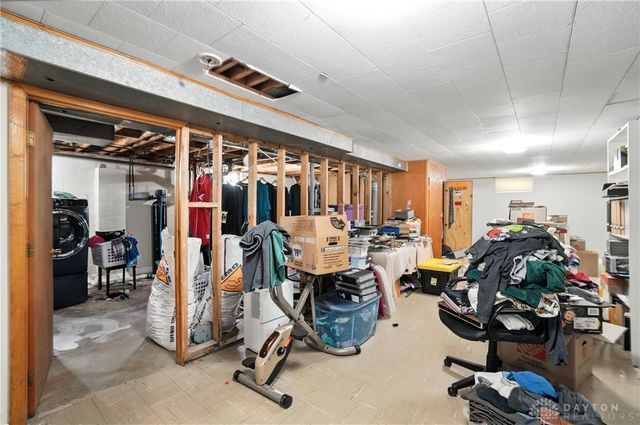 221 Royal Lane, Enon Vlg, OH 45323