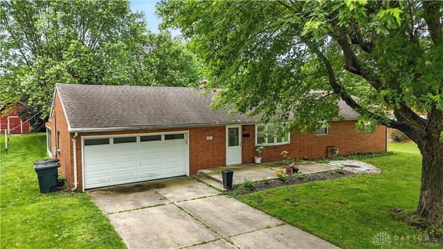 221 Royal Lane, Enon Vlg, OH 45323